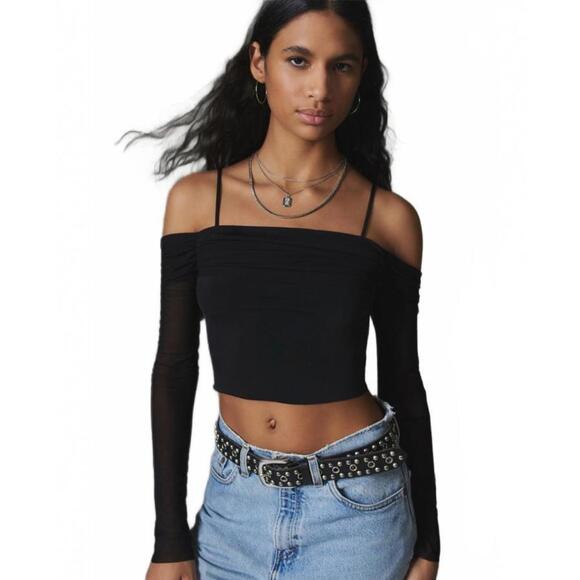 Urban Outfitters Tops - NWT Urban Outfitters Bella Black Cold Shoulder Cropped Top- Size Medium